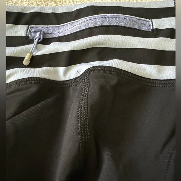 Lululemon 4 Black Sea Striped printed cropped leggings. Luxtreme Circle Mesh. - Picture 12 of 15